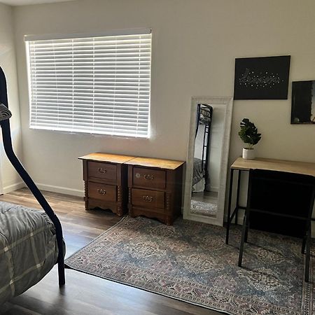 Peaceful 2Bed,1Bath Condo With Free Parking All Yours To Enjoy Fresno Ngoại thất bức ảnh