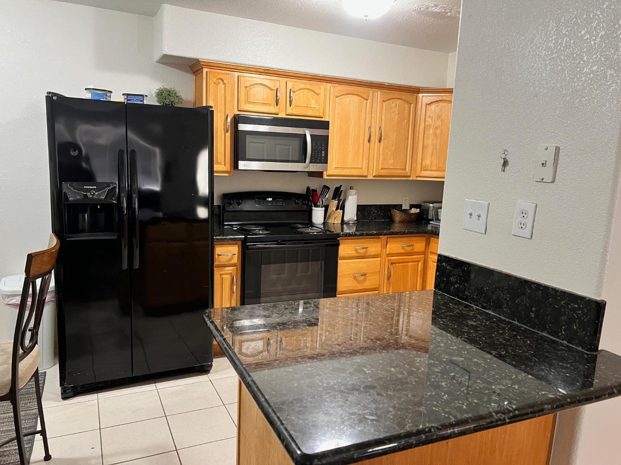 Peaceful 2Bed,1Bath Condo With Free Parking All Yours To Enjoy Fresno Ngoại thất bức ảnh